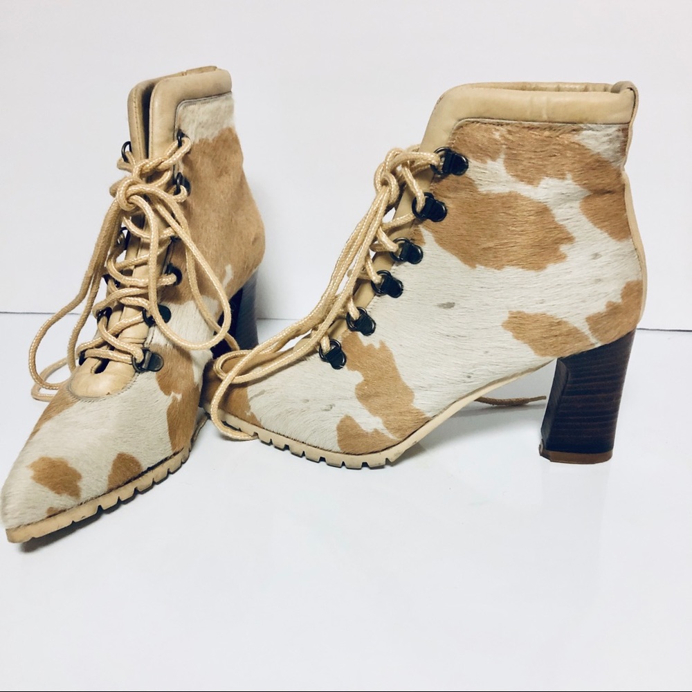 Rare!
VINTAGE DONALD J. PLINER COWHIDE ANKLE BOOT